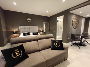NEW - Studio Apartments in EuroCity - Large Pool - Rock View - Balcony - Free Parking - Holiday and Short Let Apartments in Gibraltar